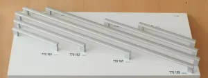 770159 - úchytka rozteč 608mm / hliník AL