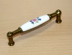 11018 úchyt 96mm staromosaz-porcelán /kytka
