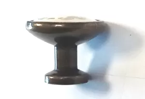 91464 - Knopka 30,5mm, porcelán bílý / zlatý ornament