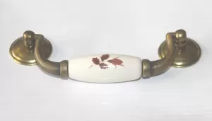 11104-visací úchytka 107mm staromosaz porcelán/podzim